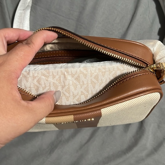 Michael Kors Jet set camera bag - Picture 5 of 9